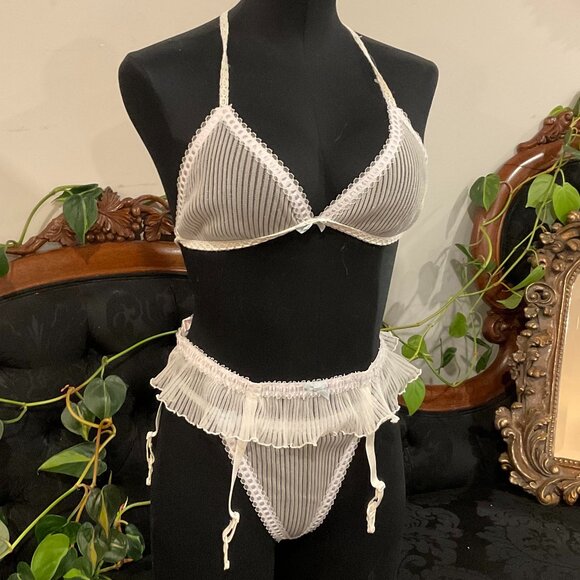 Vintage Halter Neck Ruffle Bra/Panty Garter Belt 3 Piece Set Size XS/S White - Picture 1 of 2